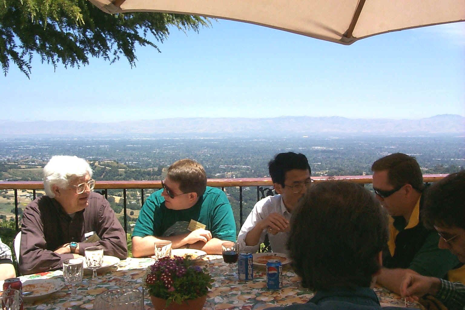 lunch1.jpg (646213 bytes)