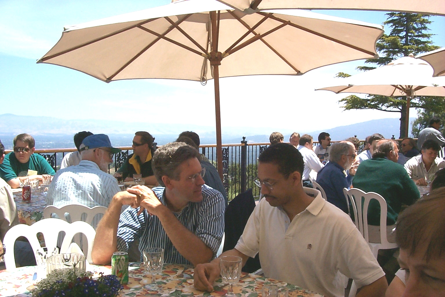 lunch12.jpg (679372 bytes)