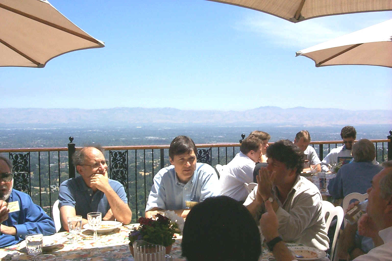lunch2.jpg (601375 bytes)