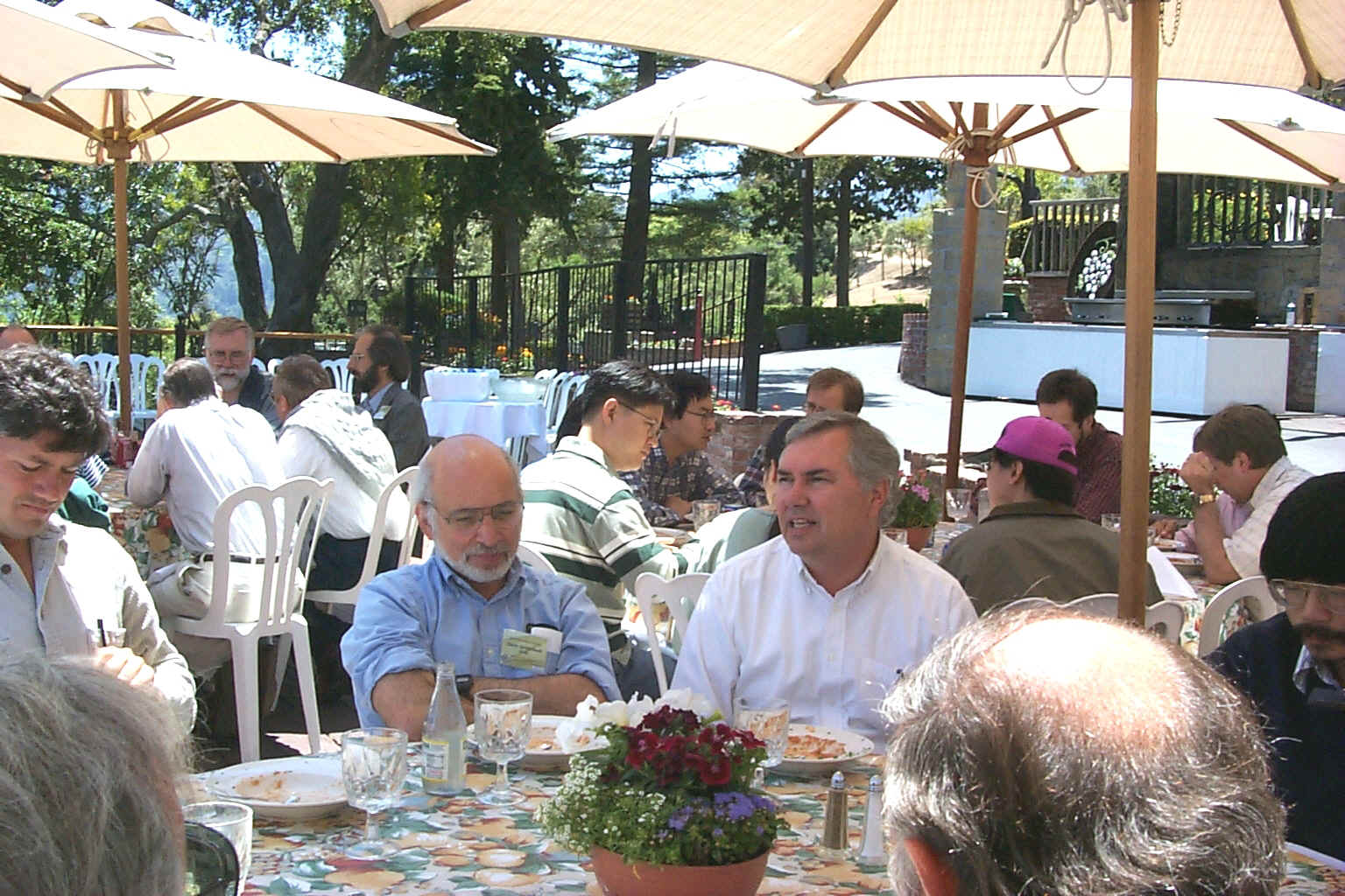 lunch3.jpg (943217 bytes)