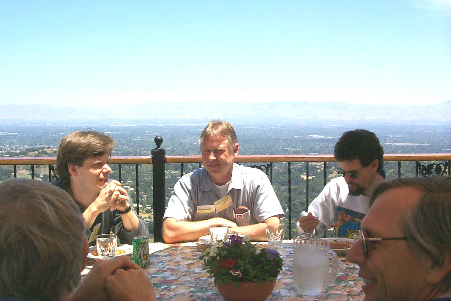 lunch4.jpg (576288 bytes)