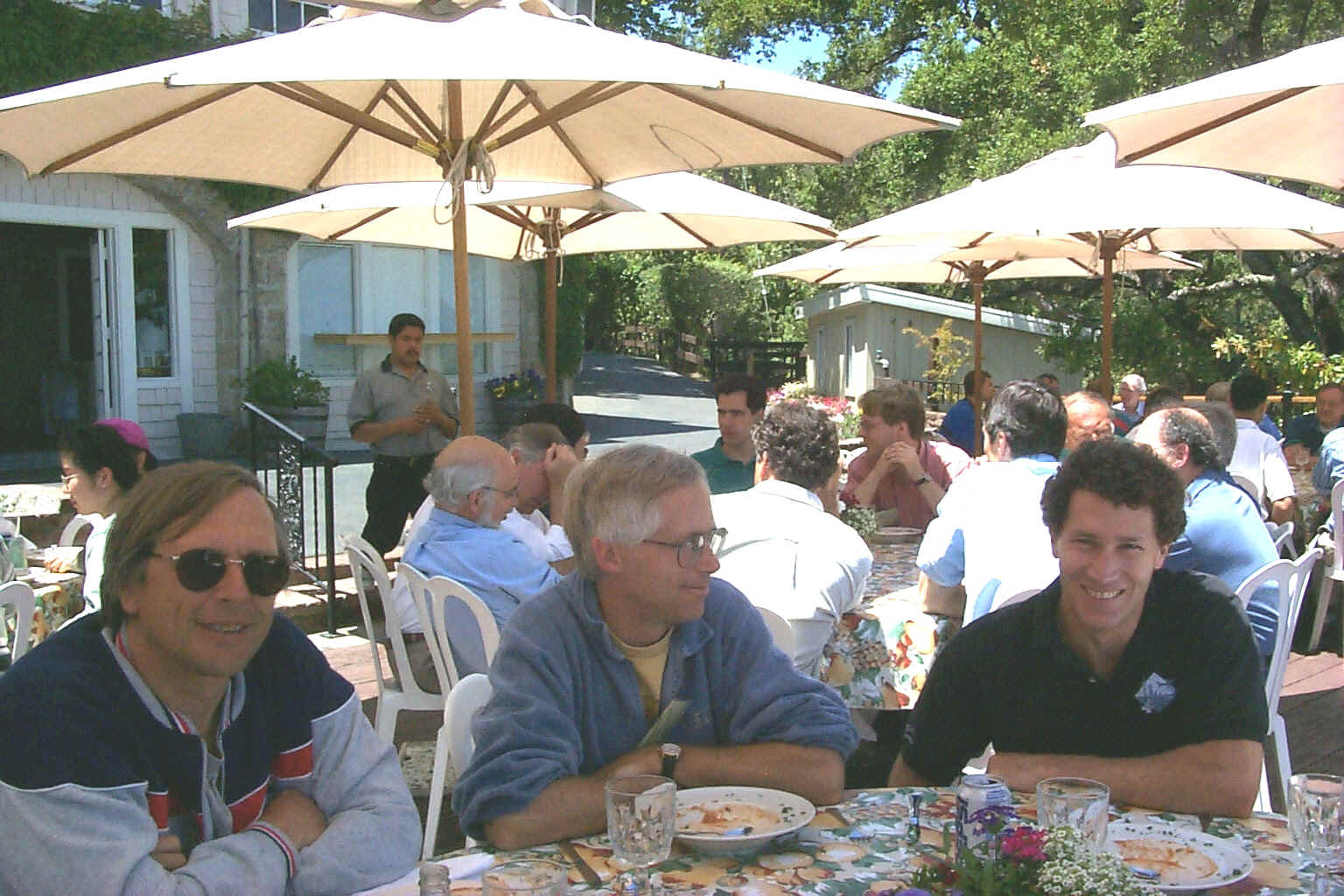 lunch5.jpg (833154 bytes)
