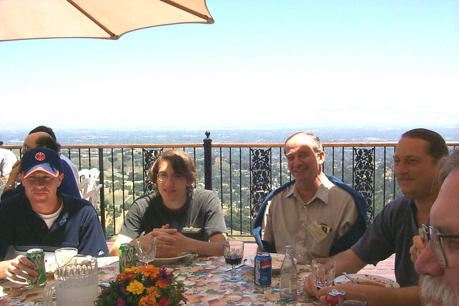 lunch6.jpg (606094 bytes)