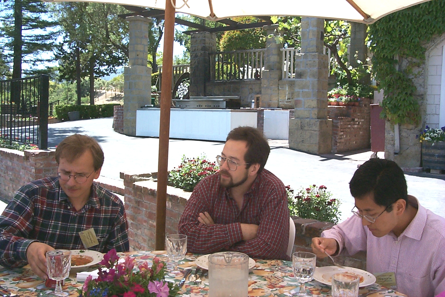 lunch9.jpg (947706 bytes)